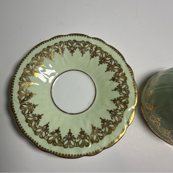 Elegant Floral Teacup and Saucer Set - Picture 4 of 7